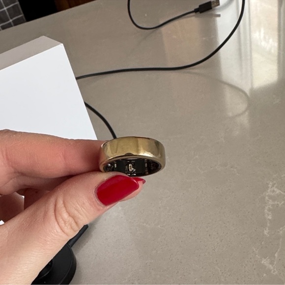 Oura Ring Gold Gen 3 - Picture 3 of 5